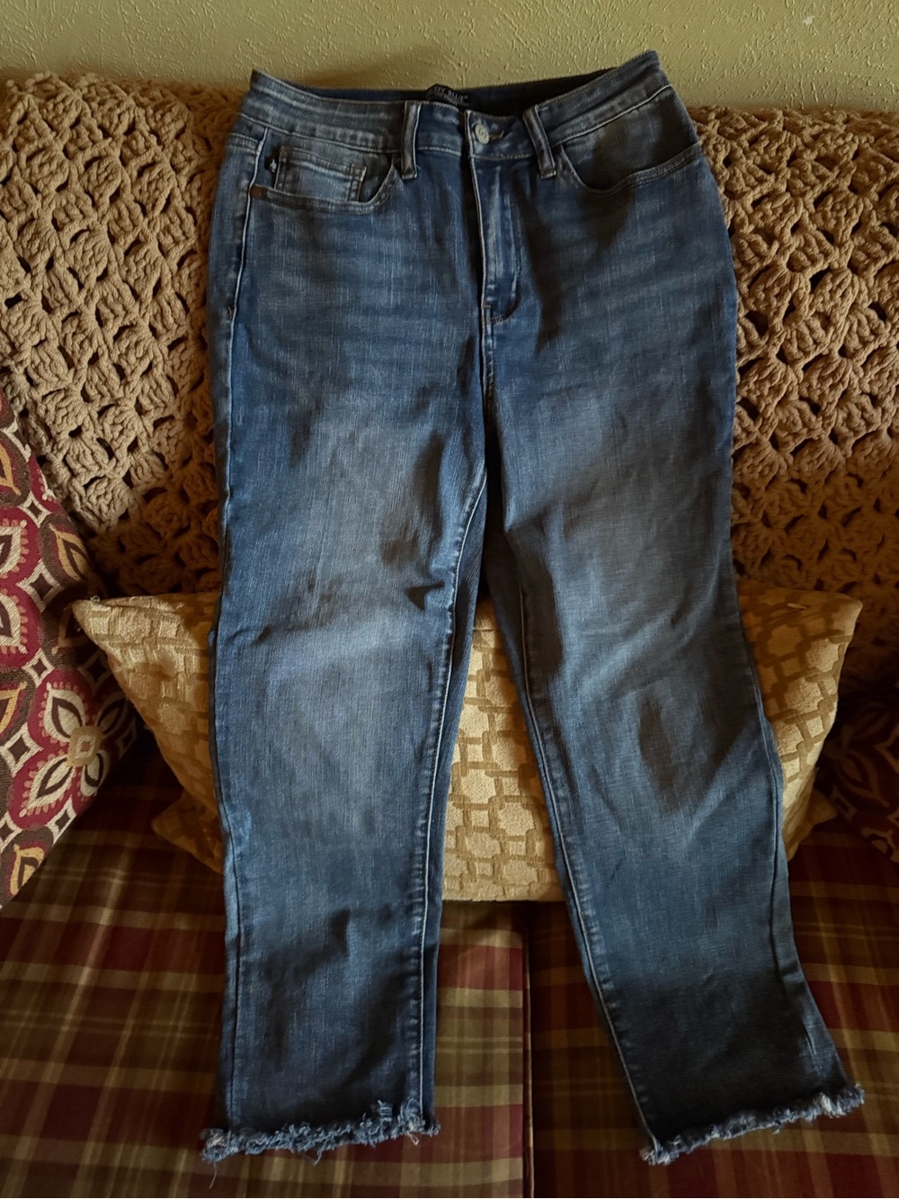 Judy Blue Faded Blue Ankle Jeans with Frayed Hem